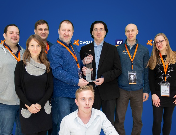 El equipo de Avast recibe el premio al Producto del Año
